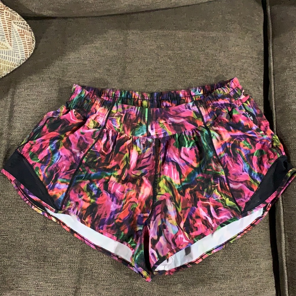 RARE 2.5 Hotty Hot Shorts